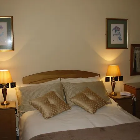óstán Loch Altan 3*